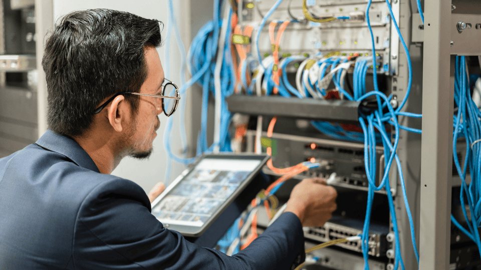 Teknisi Jaringan Komputer Muda (associate Computer Network Technician)